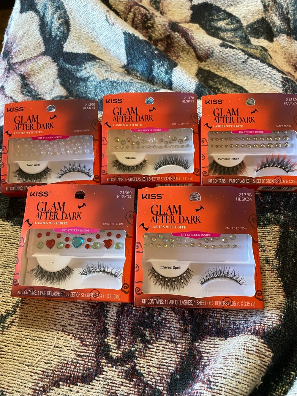 5 sets bundle KISS Glam False Eyelashes  each set has glue all random sets